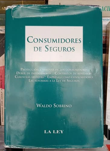 Consumidores De Seguros / Waldo Sobrino
